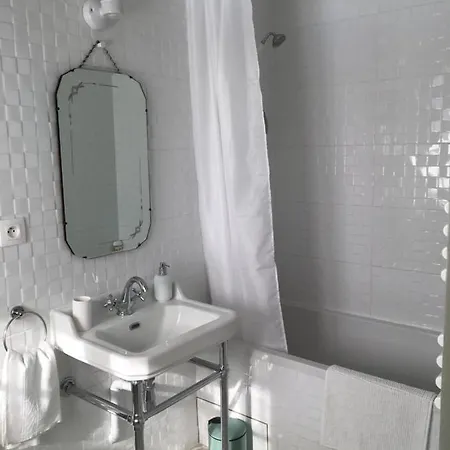 לינה וארוחת בוקר Polann הולגאט